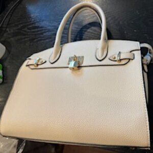 Chic & Timeless Luxury Ivory Satchel – Effortlessly Polished